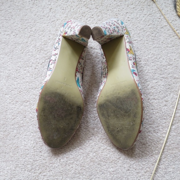 Faryl Robin Bird Patterned Block Heel - Picture 6 of 8